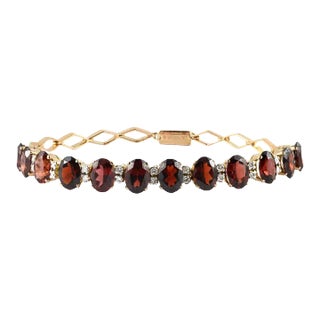 Art Deco Natural Blood Red Garnet 11.1 Carats Gemstone Bracelet in 14k Gold For Sale