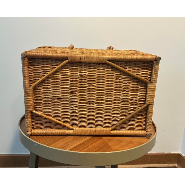 Mid 20th Century Vintage Wicker Picnic Basket With Double Handles & Latching Straps For Sale - Image 5 of 11