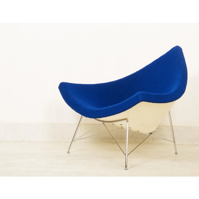 The armchair was designed by George Nelson for Vitra in 1955. The coconut chair is an icon of the design of the 1950s and...