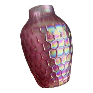 Josh Ries Handblown Glass Vase – Iridescent Pink Embossed Honeycomb Studio Art Glass For Sale