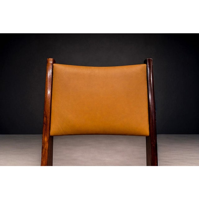 Sergio Rodrigues Dining Chairs in Rosewood & Leather, Sergio Rodrigues for Bloch, 1960s - Lot 291-883 For Sale - Image 4 of 15