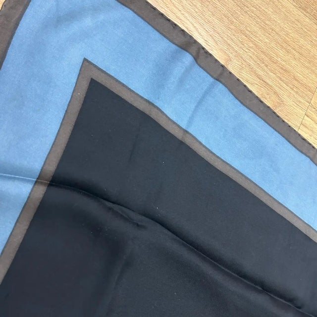 A very good condition silk foulard designed and manufactured in Italy by Roberta di Camerino in the Eighties.The Square...