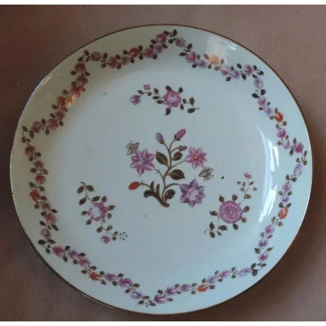 Antique 18th c. Chinese export porcelain shallow bowl or cake plate. Decorated with floral sprigs and garlands in famille...