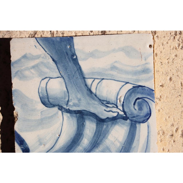 Antique 18th Century Blue and White Portuguese Tile Depicting a Foot on a Rocaille Ribbon For Sale - Image 6 of 9
