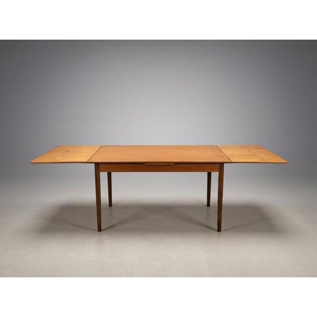 Bring timeless Scandinavian design into your home with this stunning Danish dining table, expertly crafted in the 1960s...