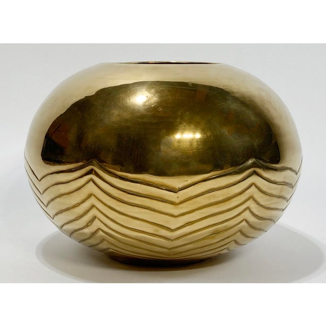 Vintage large round brass Postmodern style vase or planter featuring wavy chevron embossed pattern to bowl. Wonderful...