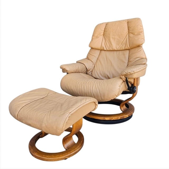 Ekornes Stressless Reno Leather Recliner Lounge Chair and Ottoman, Made in Norway For Sale - Image 13 of 18