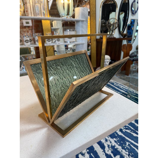 1960s Mid-Century Brass and Green Plexiglass Magazine Holder, Italy For Sale - Image 5 of 7