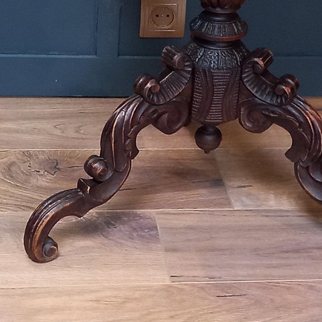 Antique Hand-Carved Tilt-Top Table from Lombardy – Mid-19th Century This beautiful hand-carved tilt-top table from the...