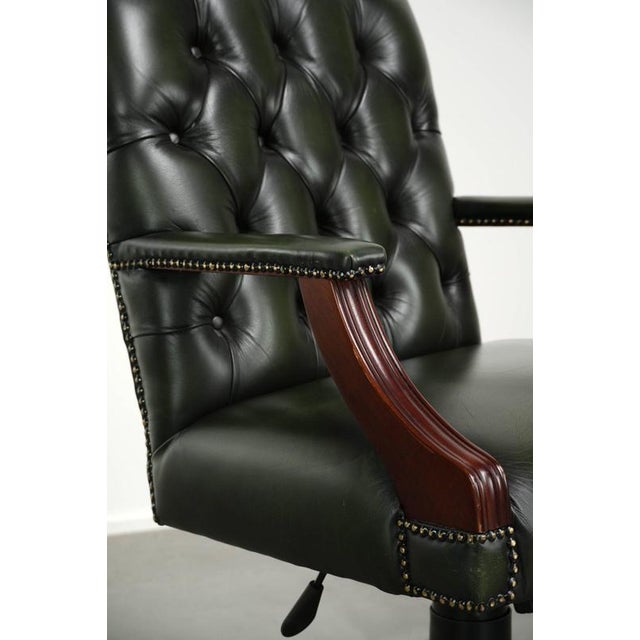 1990s Chesterfield English Height Adjustable Green Cowhide Leather Office Chair with Swivel and Tilt Function For Sale - Image 5 of 13