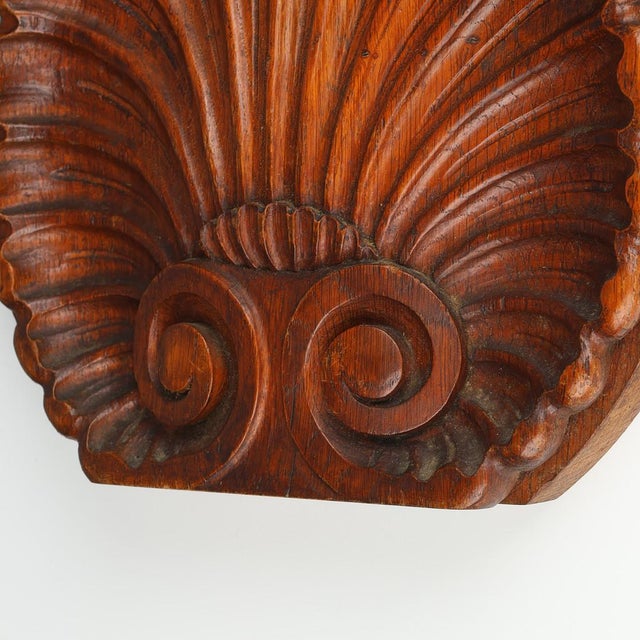 Baroque Pair of Early 20th Century Danish Carved Oak Scallop Shell Ornaments For Sale - Image 3 of 8