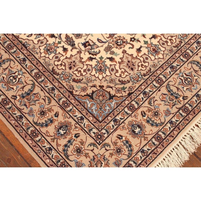 Middle Eastern Rug in Wool For Sale - Image 6 of 10
