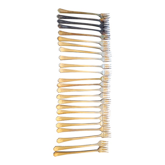 1960s Oneida 24 Vintage Silverplate Oyster Forks For Sale