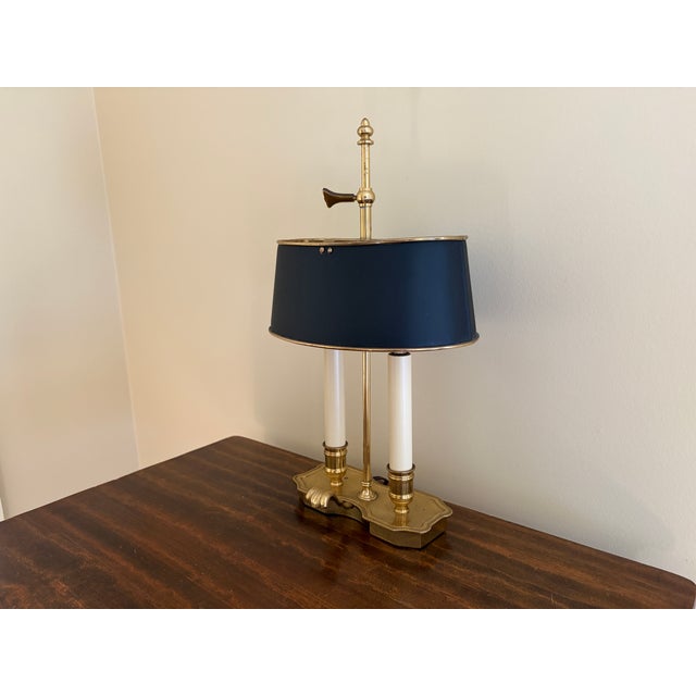 Chapman Manufacturing Company Mid 20th Century Brass Bouillotte Lamp With Adjustable Black Tole Shade For Sale - Image 4 of 16