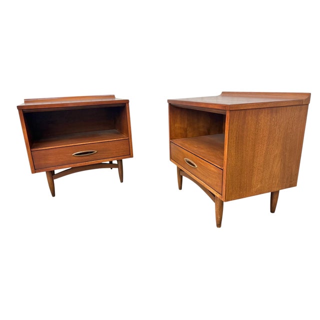 Mid-Century Modern Mid-Century Modern Broyhill Sculptra Walnut Nightstands - Set of 2 - Refinished! For Sale - Image 3 of 11