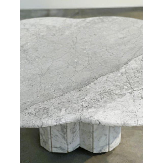 Gold Italian Scalloped Carrara Marble Coffee Table by Gae Aulenti, 1980s For Sale - Image 8 of 12