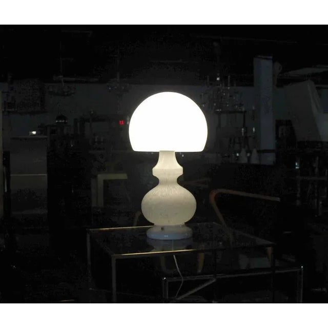 Mid-Century Modern mushroom shape table lamp.