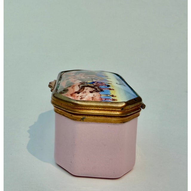 Pink English Horse Racing Enamel Trinket Box Early 19th Century For Sale - Image 8 of 11