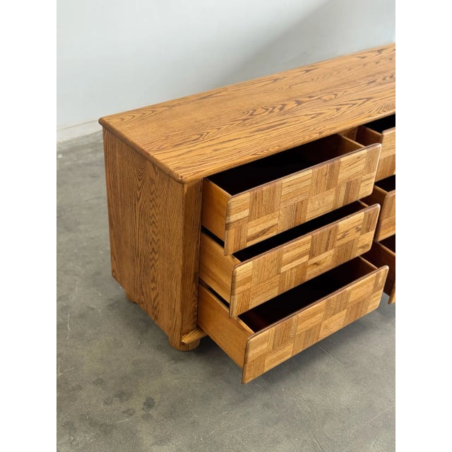 1970s Post Modern Dresser in Oak For Sale In Los Angeles - Image 6 of 16