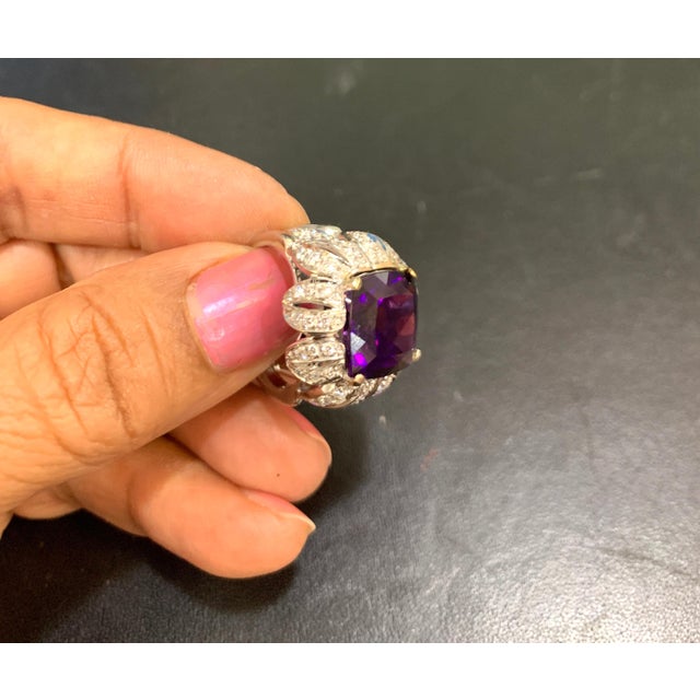 Contemporary 6.5 Carat Amethyst And 1.5 Carat Diamond Ring 18 Karat White Gold, 1970s, Italy For Sale - Image 3 of 18