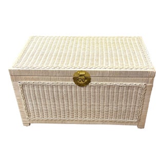 Late 20th Century Damita Scallop Rattan Storage Chest For Sale