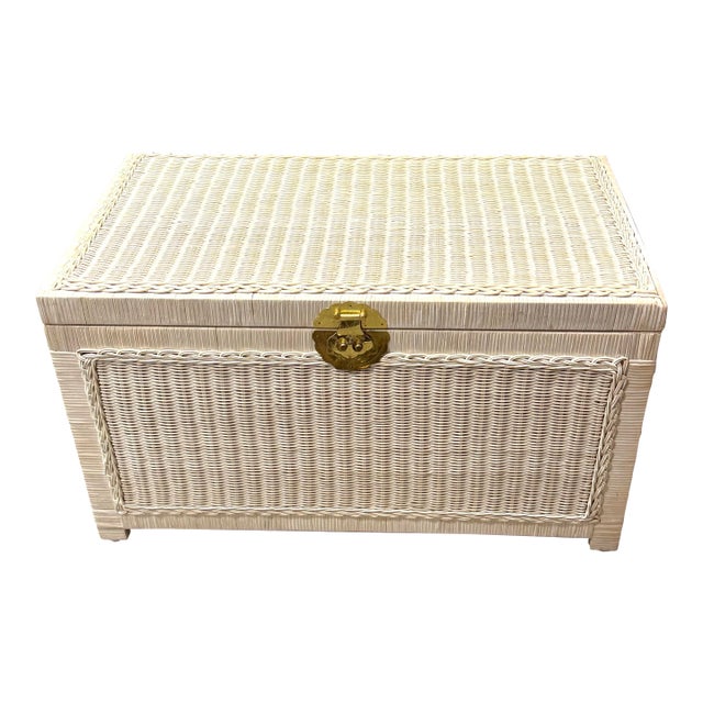 Late 20th Century Damita Scallop Rattan Storage Chest For Sale