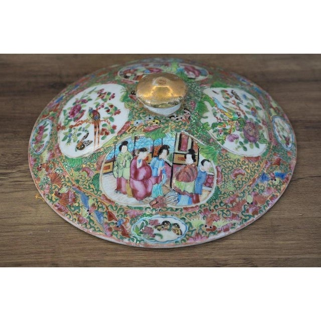 19th Century Chinese Qing Dynasty Famille Rose Canton Covered Bowl For Sale - Image 6 of 18
