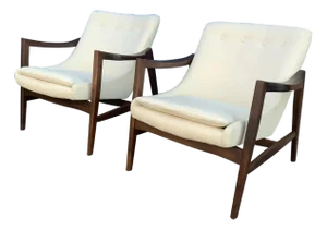 Modern Walnut Mid Century Style Lounge Chairs in Cream Boucle. - Pair