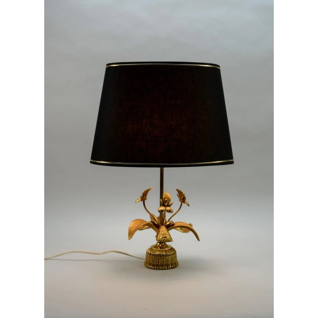 - Mid-century Fleur de Lis table lamp - Attributed to Maison Jansen - Produced in the 1960s - With beautiful refined brass...