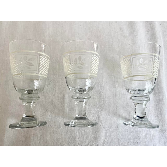 Late 20th Century Vintage Pfaltzgraff Sierra 16 Oz Pedestal Iced Tea/Water Glass Goblets - Set of 3 Excellent Condition For Sale - Image 5 of 12