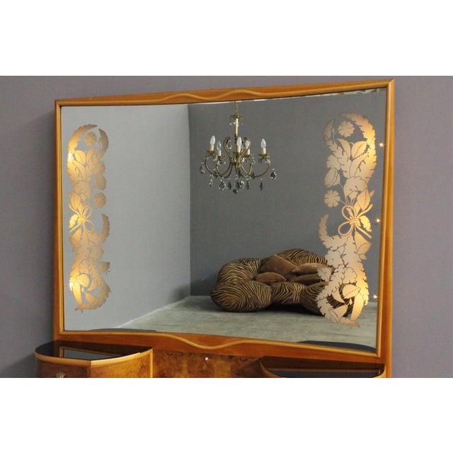 Large console with 1950s mirror, in birch root, with decorated glass, 2 suspended bedside tables and with glass top /...