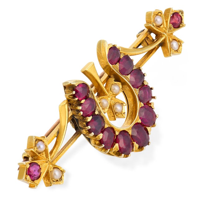 Victorian Early 20th Century Victorian 2.00 Carat Ruby Seed Pearl 14k Yellow Gold Brooch For Sale - Image 3 of 5