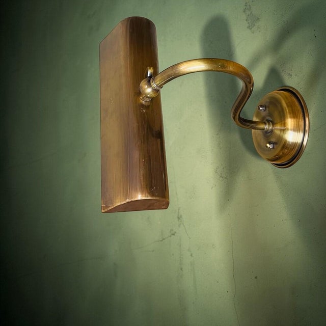 1990s Industrial Style Aged Brass Adjustable Wall Art Picture Light, 1990s For Sale - Image 5 of 10