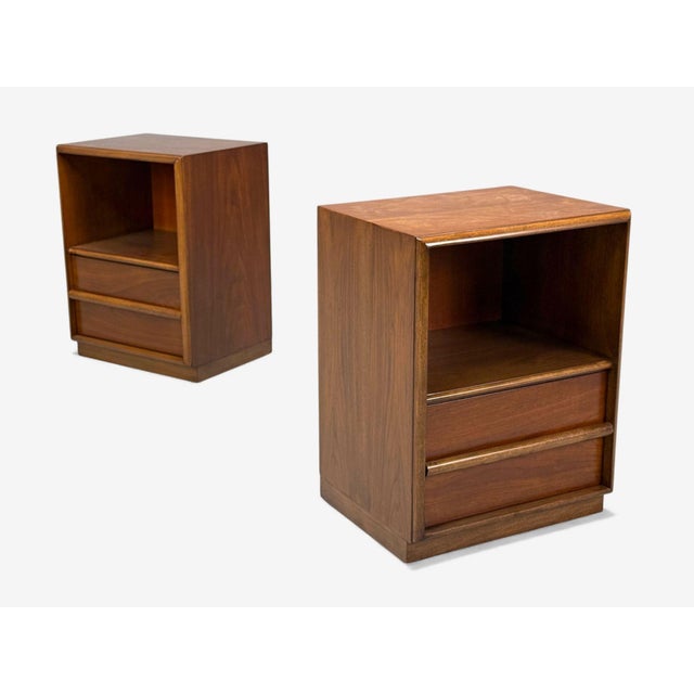 1960s T. H. Robsjohn-Gibbings, American Modern, Walnut, Open Nightstands, Usa, 1960s, A Pair For Sale - Image 5 of 12