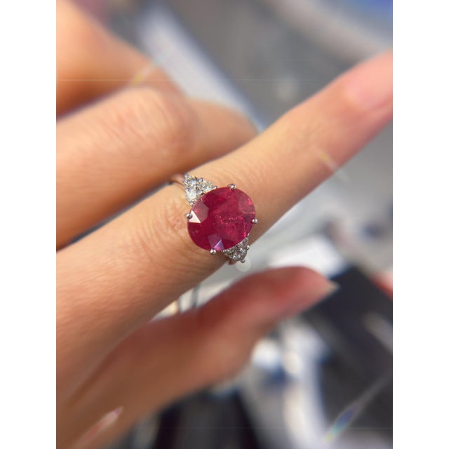 Round Rubellite Pink Tourmaline Diamond Three Stone 18 Karat White Gold Ring, Size 6.5 For Sale - Image 10 of 14