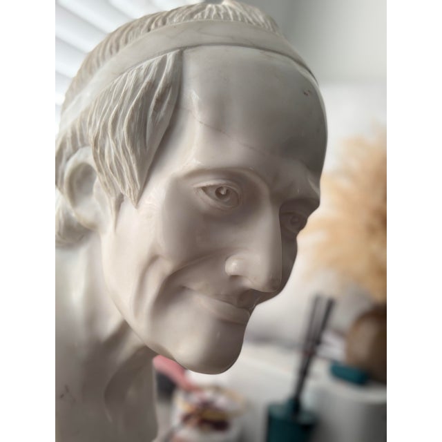 1960s Large Neoclassical Classical Male Bust Sculpture – White Stone/Marble on Black Marble Base For Sale In Houston - Image 6 of 12