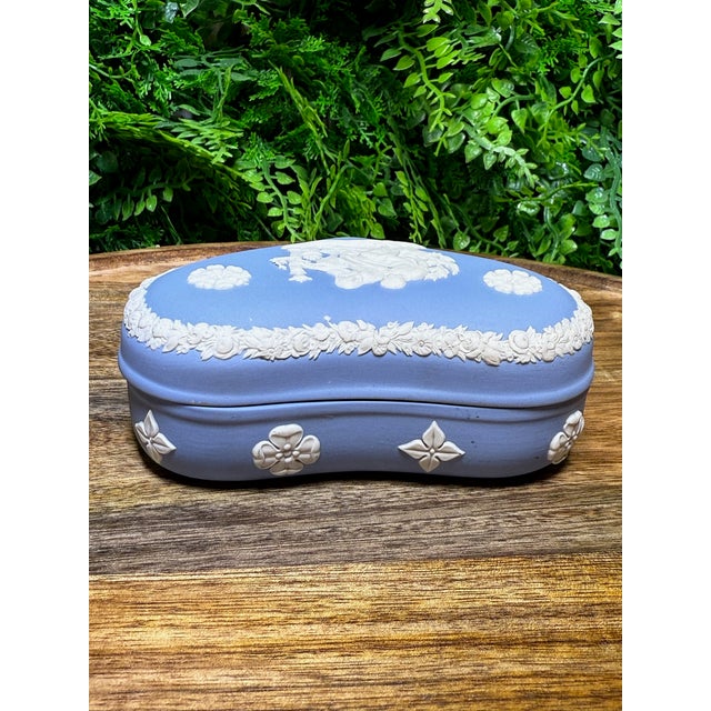 Vintage Wedgwood Jasperware Heart-Shaped Trinket Box For Sale In Baltimore - Image 6 of 12