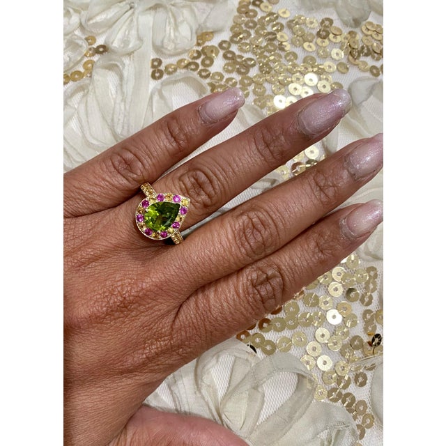 3.16 Carat Peridot Sapphire Yellow Gold Engagement Ring Size 7 For Sale - Image 9 of 9