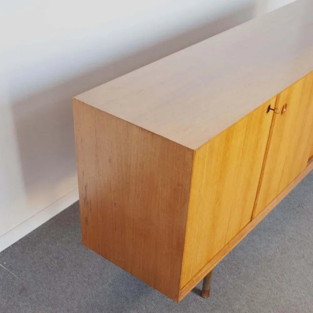 Sideboard in Walnut Wood with Metal Feet in the Style of George Nelson, 1960s For Sale - Image 6 of 11
