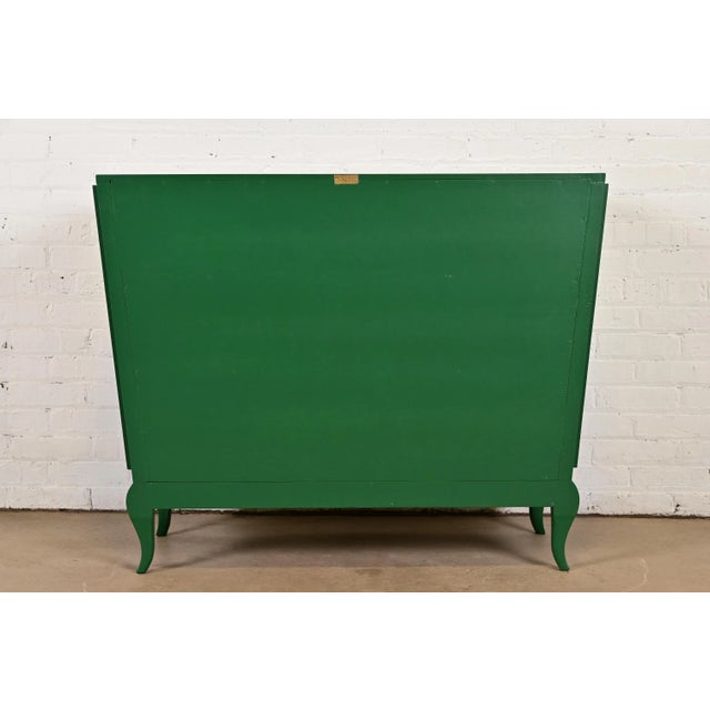 Grosfeld House French Provincial Louis XV Green Lacquered Chest of Drawers or Commode, Newly Refinished For Sale - Image 13 of 15