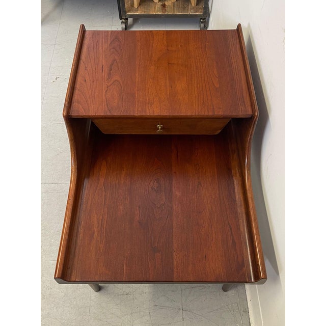 1970s Vintage Mid Century Modern Heywood Wakefield Cliff House End Table. For Sale - Image 10 of 10