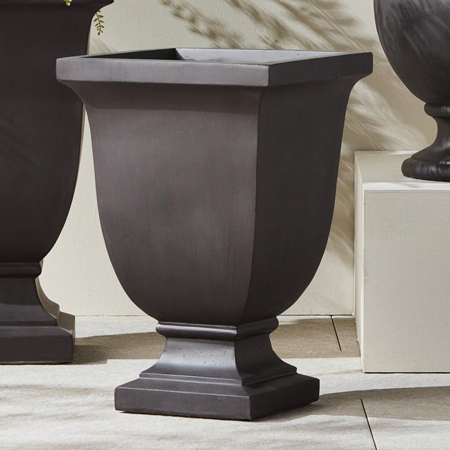 Early 21st Century Fibreclay Beckett Sq Footed Planter Small For Sale - Image 5 of 8