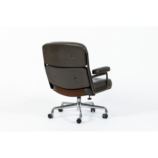 Eames Time Life Executive Lobby Chair for Herman Miller, Gray Leather Office Desk Chair, 1988 For Sale In Detroit - Image 6 of 18