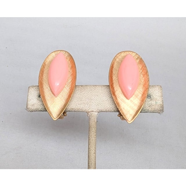 Mid-Century Modern Vintage 1950s Signed Napier Goldtone Florentine Finish Pink Resin Clip Earrings-2 Pieces For Sale - Image 3 of 7
