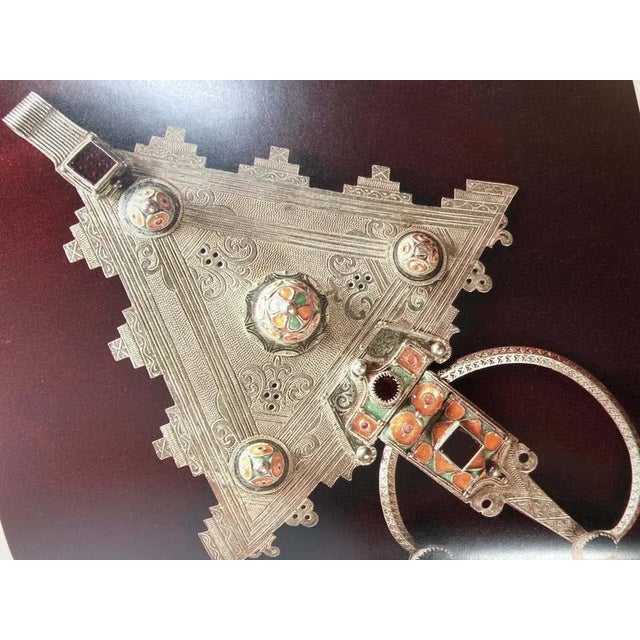 Les Arts Traditionnels Au Maroc by Dr. M. Sijelmassi, Hardcover Book in French For Sale - Image 9 of 13