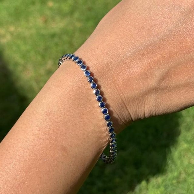 Classical Roman Geometric 5.54 Carat Blue Sapphire Hexagon Tennis Bracelet in 14k White Gold For Sale - Image 3 of 15
