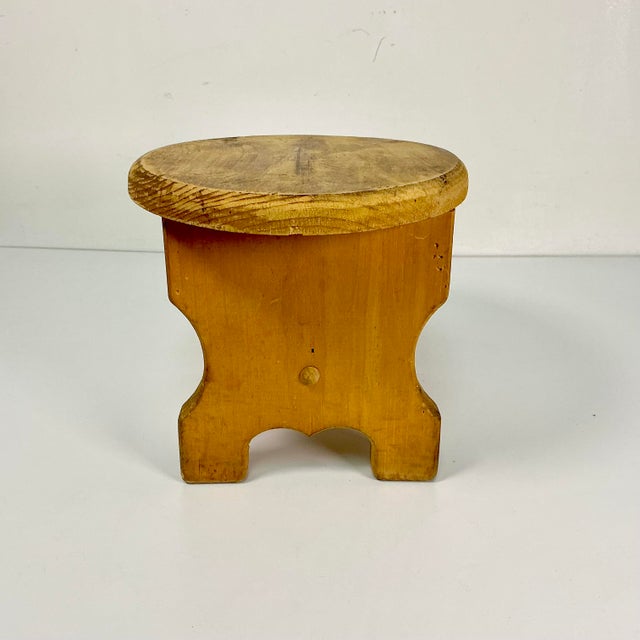 1970s 1970s Vintage Americana Folk Art Boho Chic Pine Oval Step or Footstool. For Sale - Image 5 of 10