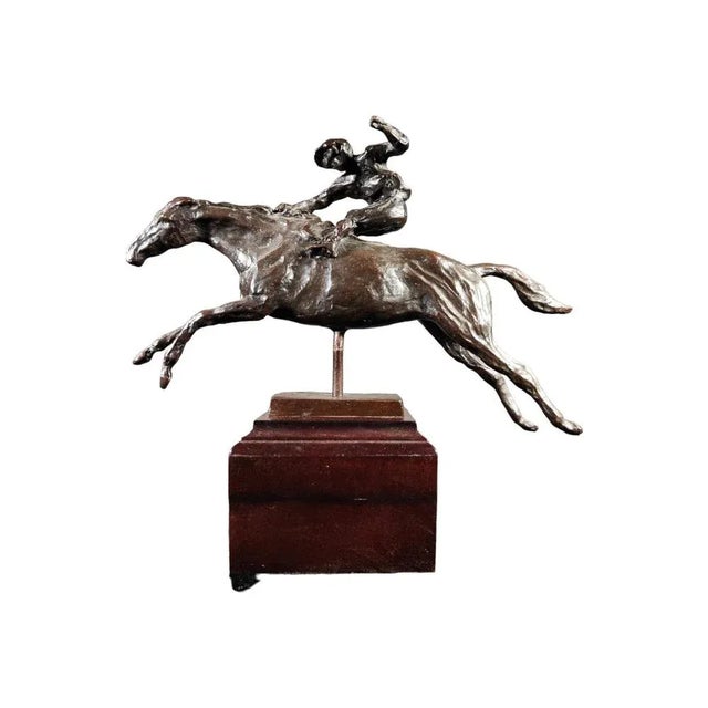 Bronze sculpture representing a polo player on a wooden base. It dates from the 70s and is apparently unsigned. Good...