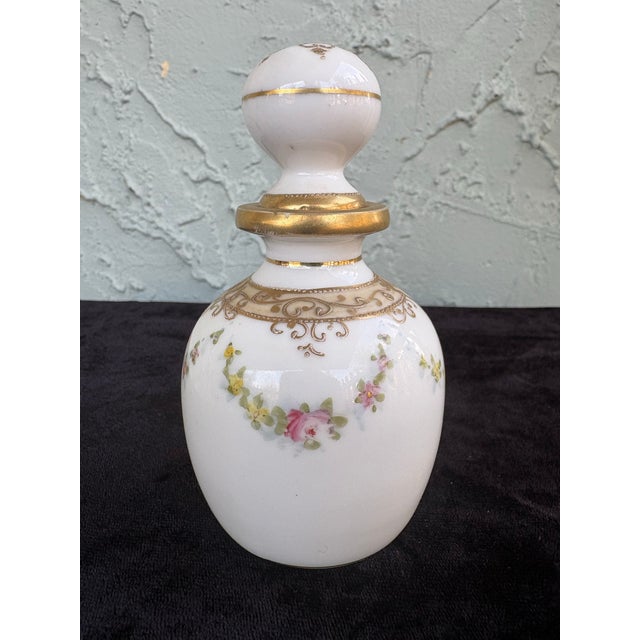 Traditional Antique Hand-Painted Nippon Porcelain Perfume Bottle With Raised Gilt & Floral Garland – Circa 1900 For Sale - Image 3 of 9