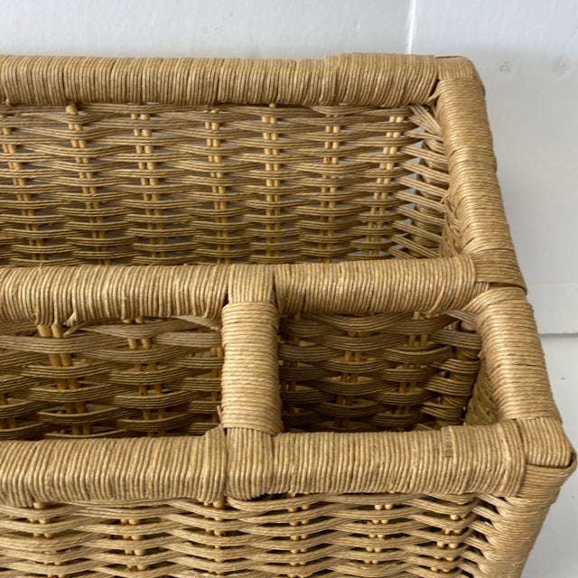 Nice piece of tropical style that will help organize your desktop.